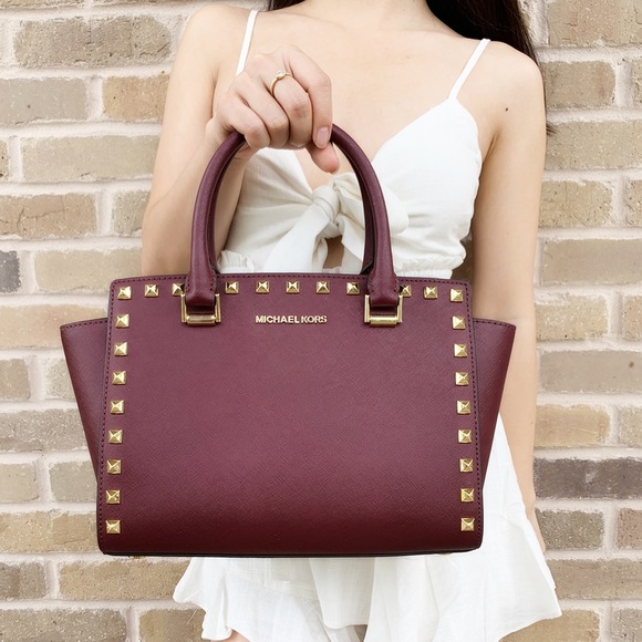 ⬇️👜💕Michael Kors satchel studded merlot - Picture 4 of 4